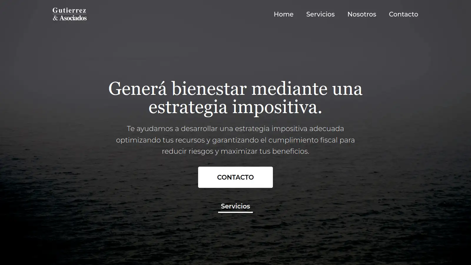 Captura de pantalla de la página principal de una página web con un llamado a la acción a contactarse con el estudio.